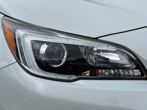 Used 2017 Subaru Outback 2.5i Premium AWD/4WD image 30