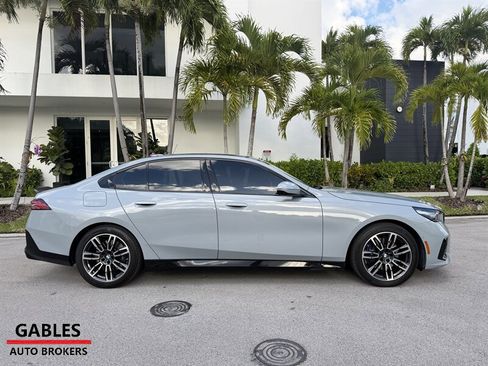 Used 2025 BMW 530i xDrive image 3