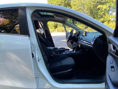 Used 2016 MAZDA MAZDA3 i Touring w/ Popular Equipment Package FWD image 42