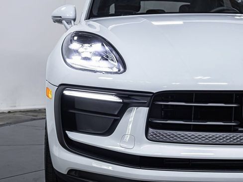 Certified 2025 Porsche Macan AWD/4WD image 12