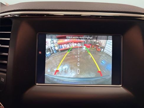 Used 2020 Jeep Grand Cherokee Laredo image 25