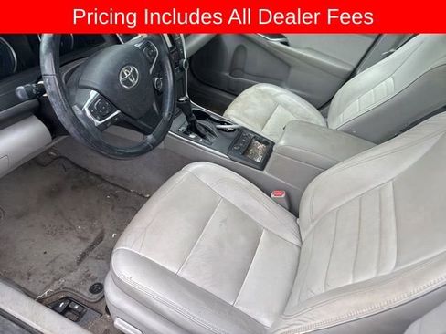 Used 2017 Toyota Camry XLE w/ Moonroof Package FWD image 3
