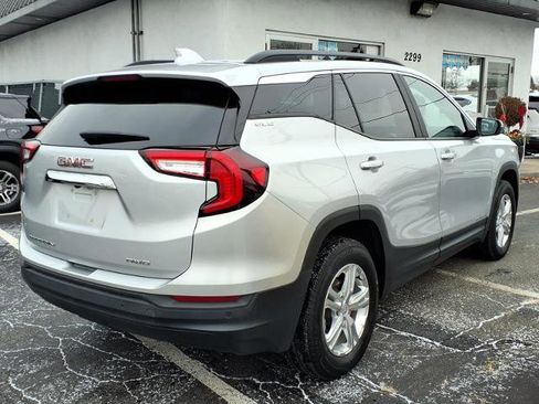 Used 2022 GMC Terrain SLE w/ Driver Convenience Package image 5