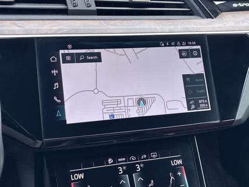 Used 2022 Audi e-tron Premium AWD/4WD image 31