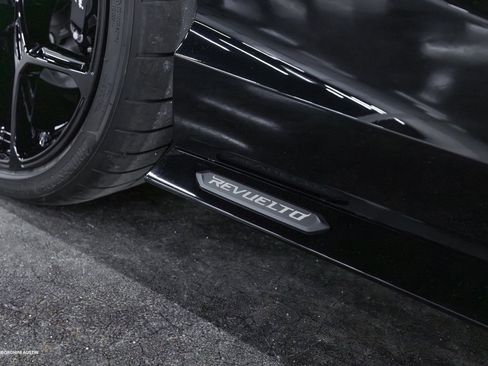 Used 2025 Lamborghini Revuelto image 19