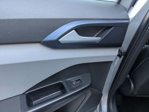 Used 2024 Volkswagen Taos SE image 28