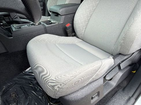 Certified 2025 Toyota Tacoma SR5 AWD/4WD image 19