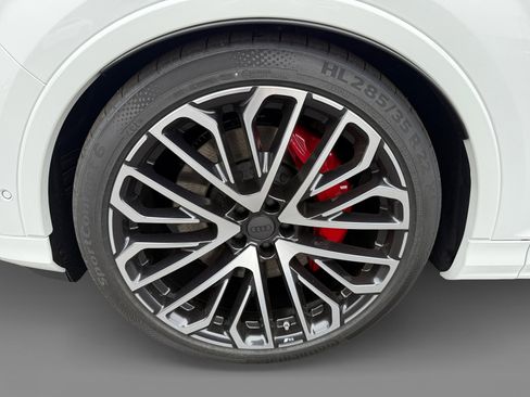 New 2026 Audi SQ7 Prestige image 9