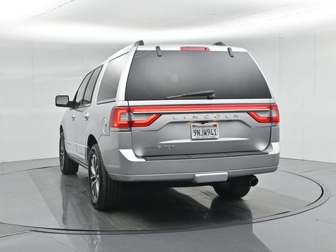 Used 2017 Lincoln Navigator Select RWD image 12