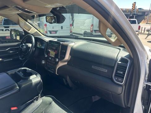 Used 2019 RAM 1500 Laramie AWD/4WD image 18