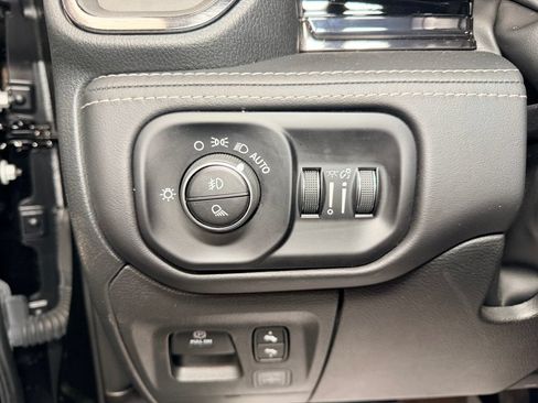Used 2025 RAM 1500 Limited AWD/4WD image 21