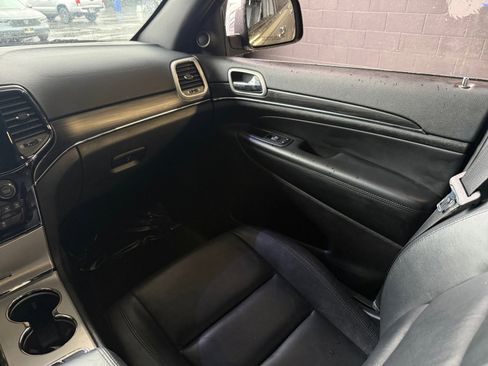 Used 2019 Jeep Grand Cherokee Limited w/ Trailer Tow Group IV image 15