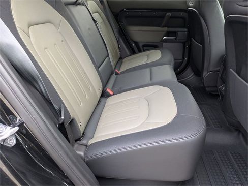 Used 2022 Land Rover Defender 110 X-Dynamic HSE image 17