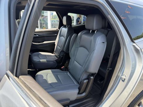 Used 2023 Buick Enclave Essence w/ Experience Buick Package AWD/4WD image 16