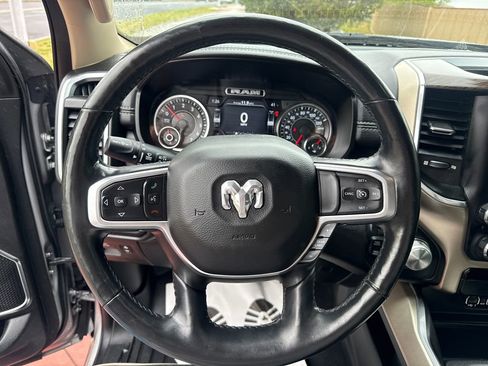 Used 2019 RAM 1500 Laramie AWD/4WD image 17