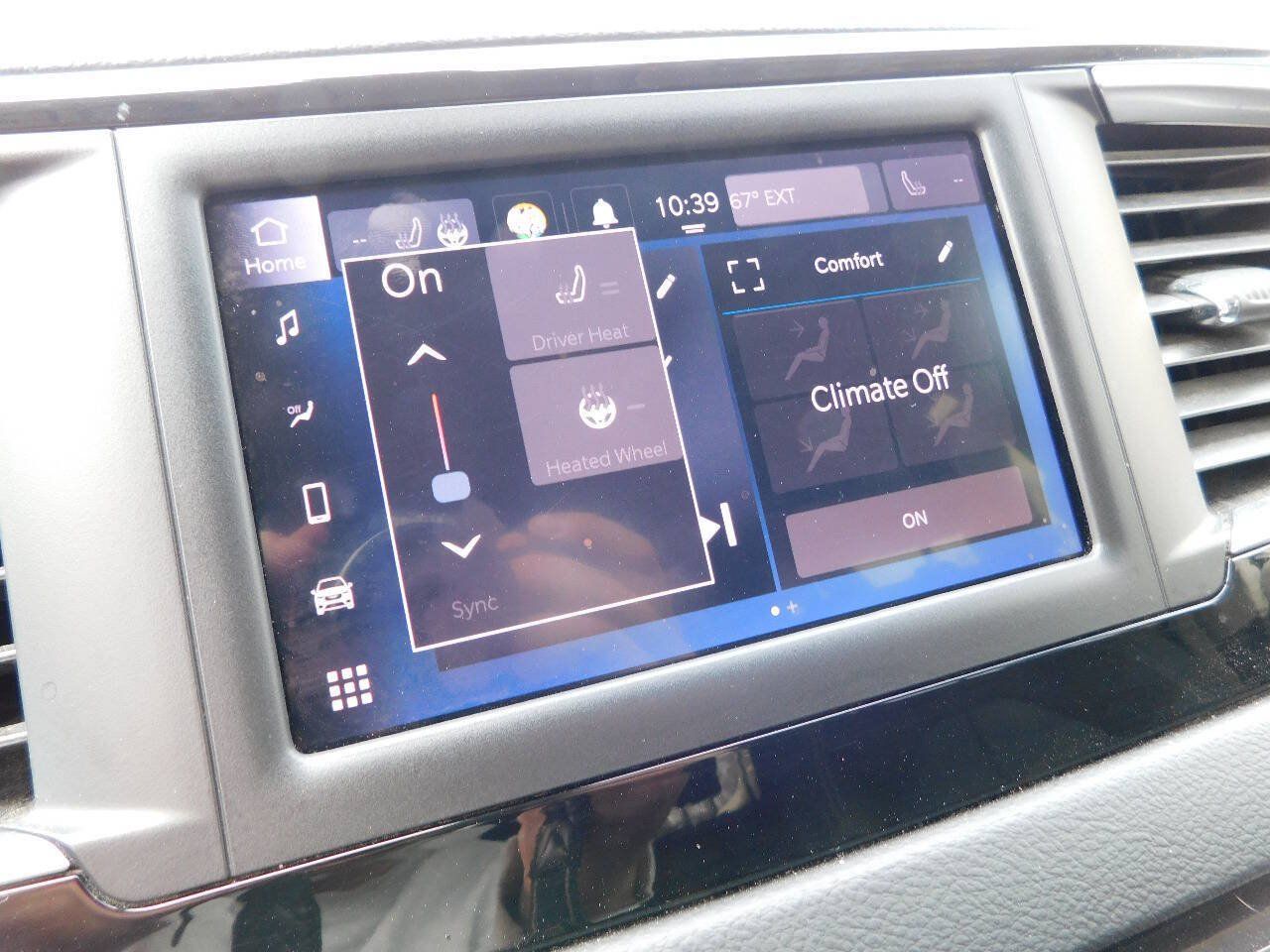 Used 2022 Chrysler Voyager LX FWD image 35