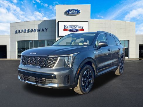 Used 2024 Kia Sorento S w/ Panoramic Sunroof Package image 2