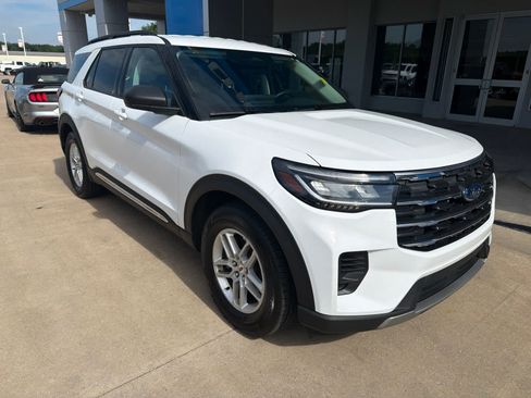 Used 2025 Ford Explorer Active RWD image 9