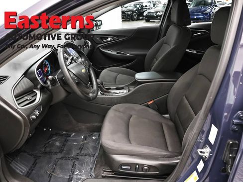 Used 2025 Chevrolet Malibu RS FWD image 13