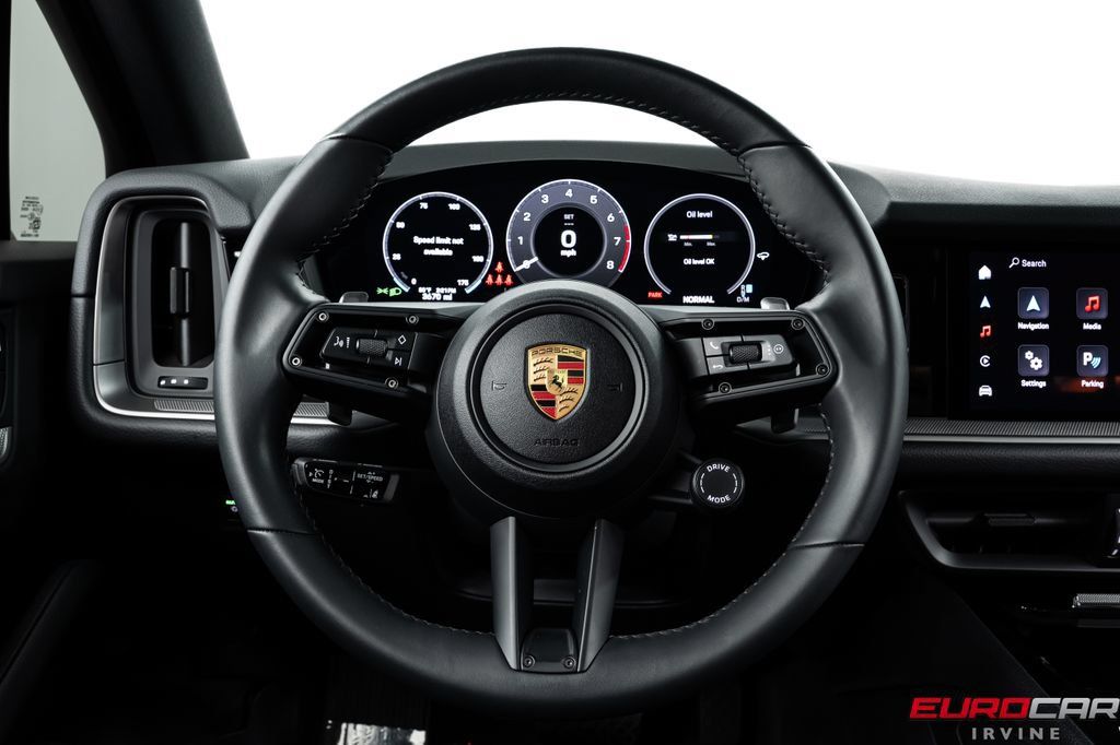 Used 2025 Porsche Cayenne AWD/4WD image 27