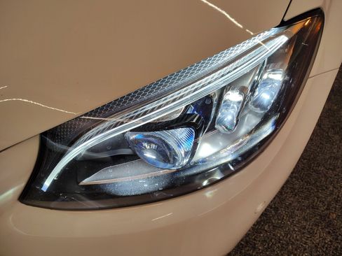 Used 2023 Mercedes-Benz C 300 4MATIC Cabriolet image 11