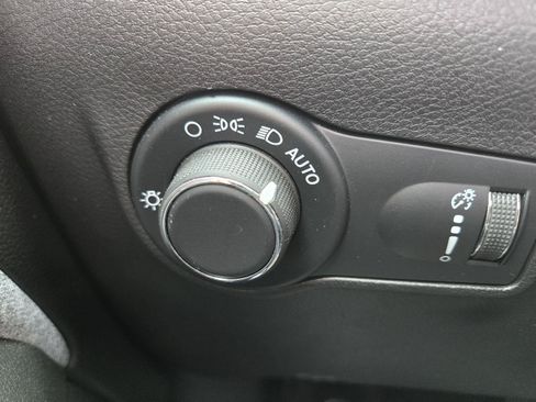 Used 2025 Jeep Compass Sport AWD/4WD image 33