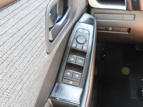 Used 2023 Nissan Rogue S AWD/4WD image 14