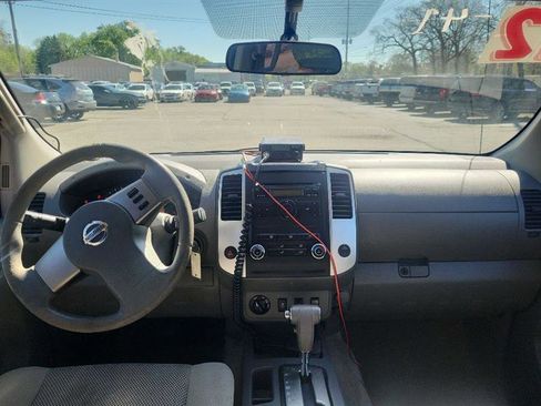Used 2012 Nissan Frontier SV AWD/4WD image 9
