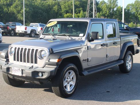Used 2020 Jeep Gladiator Sport w/ Quick Order Package 24S AWD/4WD image 3