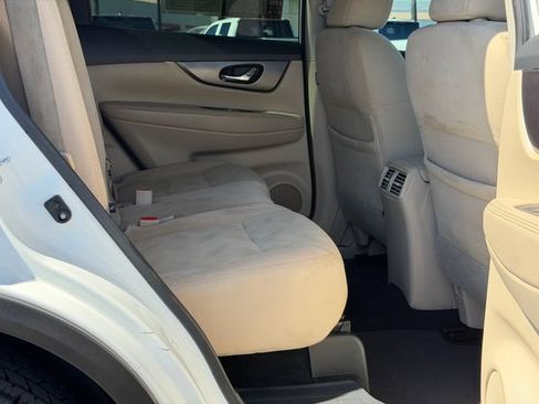 Used 2016 Nissan Rogue S FWD image 19