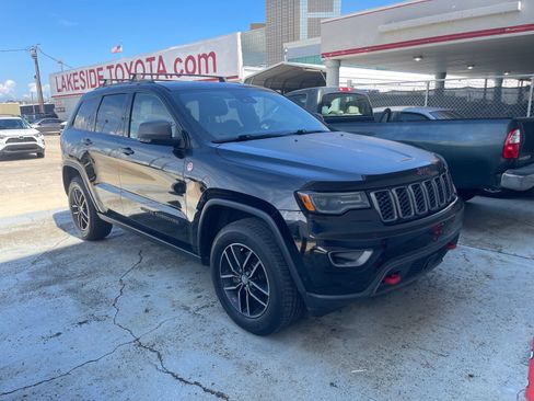 Used 2017 Jeep Grand Cherokee Trailhawk w/ Trailhawk Luxury Group AWD/4WD image 4