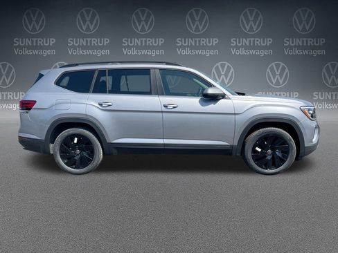 New 2025 Volkswagen Atlas SE image 32