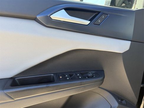 Used 2022 Volkswagen Taos SE image 11