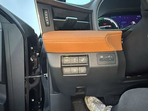 Used 2020 Toyota Avalon Limited image 13