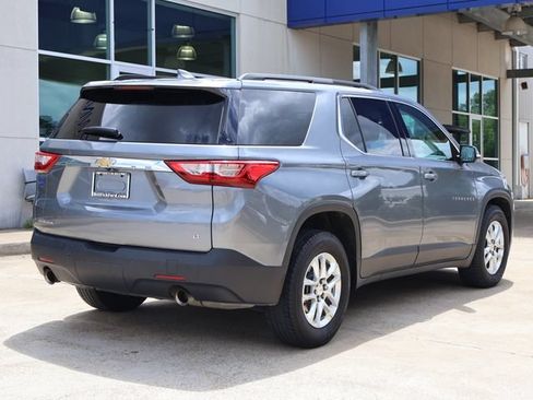 Used 2020 Chevrolet Traverse LT FWD image 3