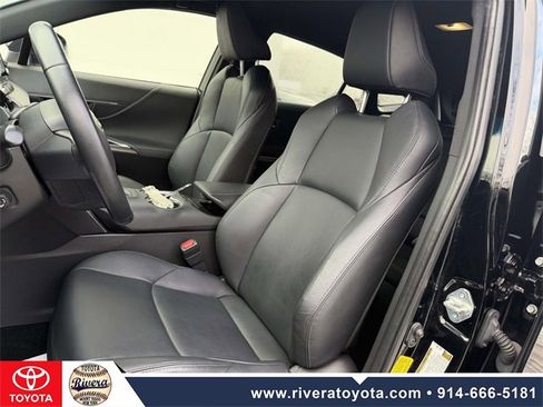 Used 2022 Toyota Venza XLE image 14