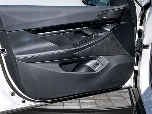 Used 2024 BMW 530i RWD image 13
