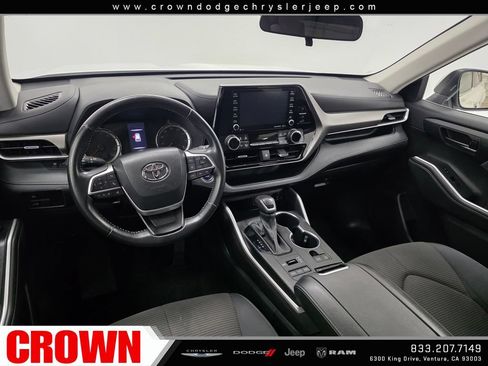 Used 2022 Toyota Highlander LE AWD/4WD image 19