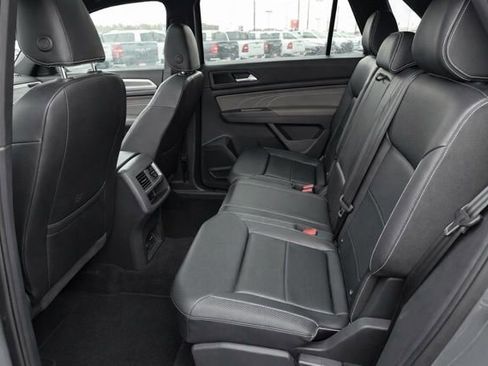 Used 2023 Volkswagen Atlas Cross Sport SE w/ Panoramic Sunroof Package image 17