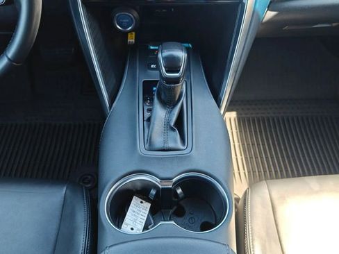 Used 2021 Toyota Venza XLE image 15