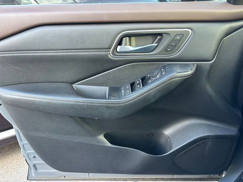 Used 2021 Nissan Rogue SL image 7