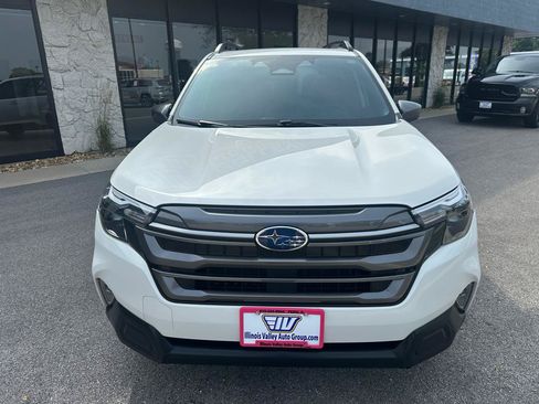 Used 2025 Subaru Forester Premium AWD/4WD image 10
