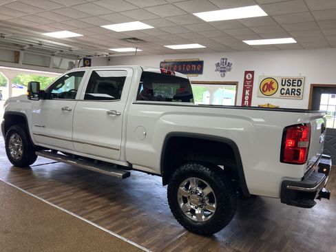 Used 2019 GMC Sierra 2500 SLT w/ Duramax Plus Package AWD/4WD image 9