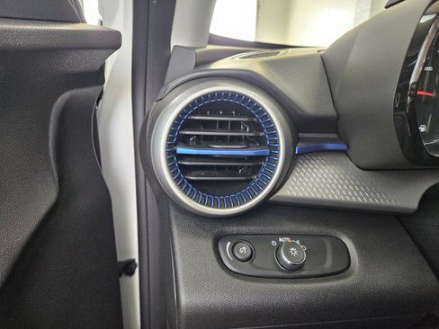 Used 2024 Chevrolet Trax LS FWD image 28