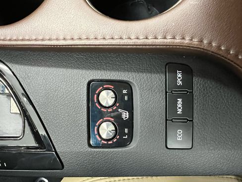 Used 2017 Toyota Avalon XLE Premium image 24