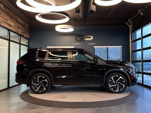 Used 2022 Mitsubishi Outlander ES image 2