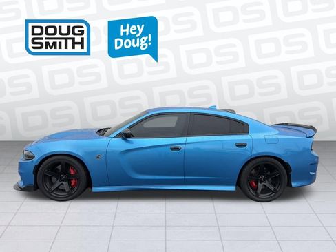 Used 2019 Dodge Charger SRT Hellcat w/ Navigation & Travel Group RWD image 3