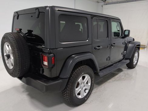 Used 2018 Jeep Wrangler Unlimited Sport S AWD/4WD image 9