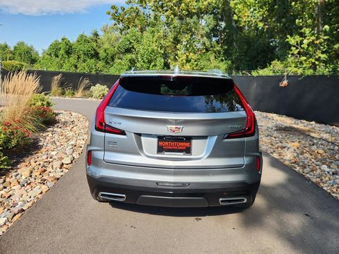 Used 2025 Cadillac XT4 Premium Luxury image 4