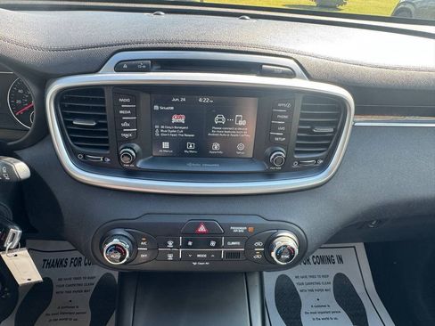 Used 2018 Kia Sorento AWD image 11